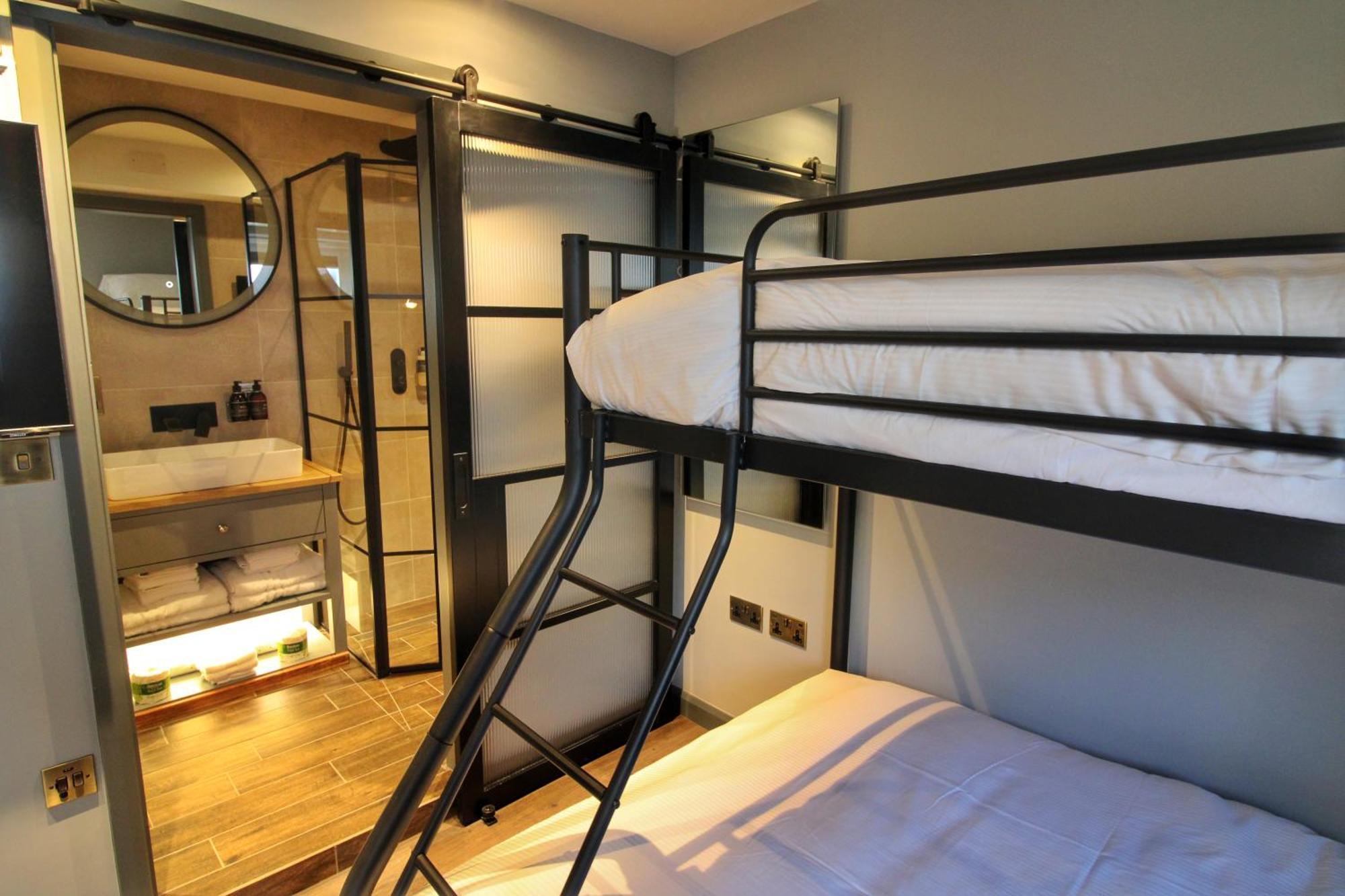 Pinnacle Suites Hotel 考斯 外观 照片