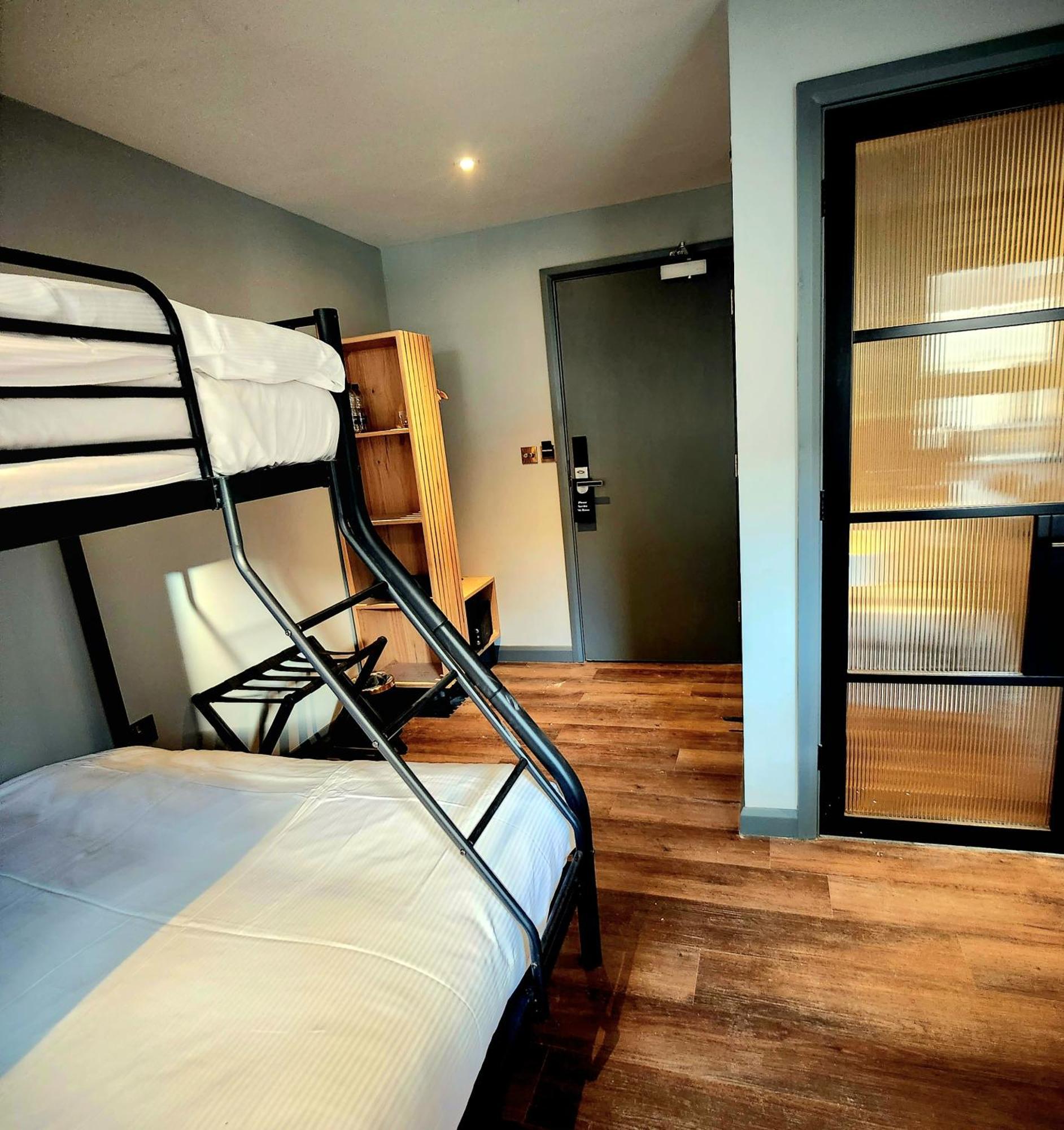 Pinnacle Suites Hotel 考斯 外观 照片